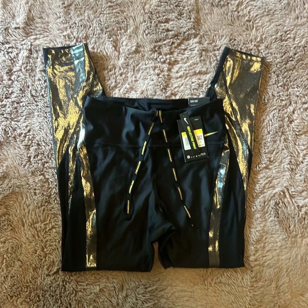 Nike Speed Tight Fit Midrise 7:8 length Reflective print women’s leggings Small​ - Picture 4 of 16